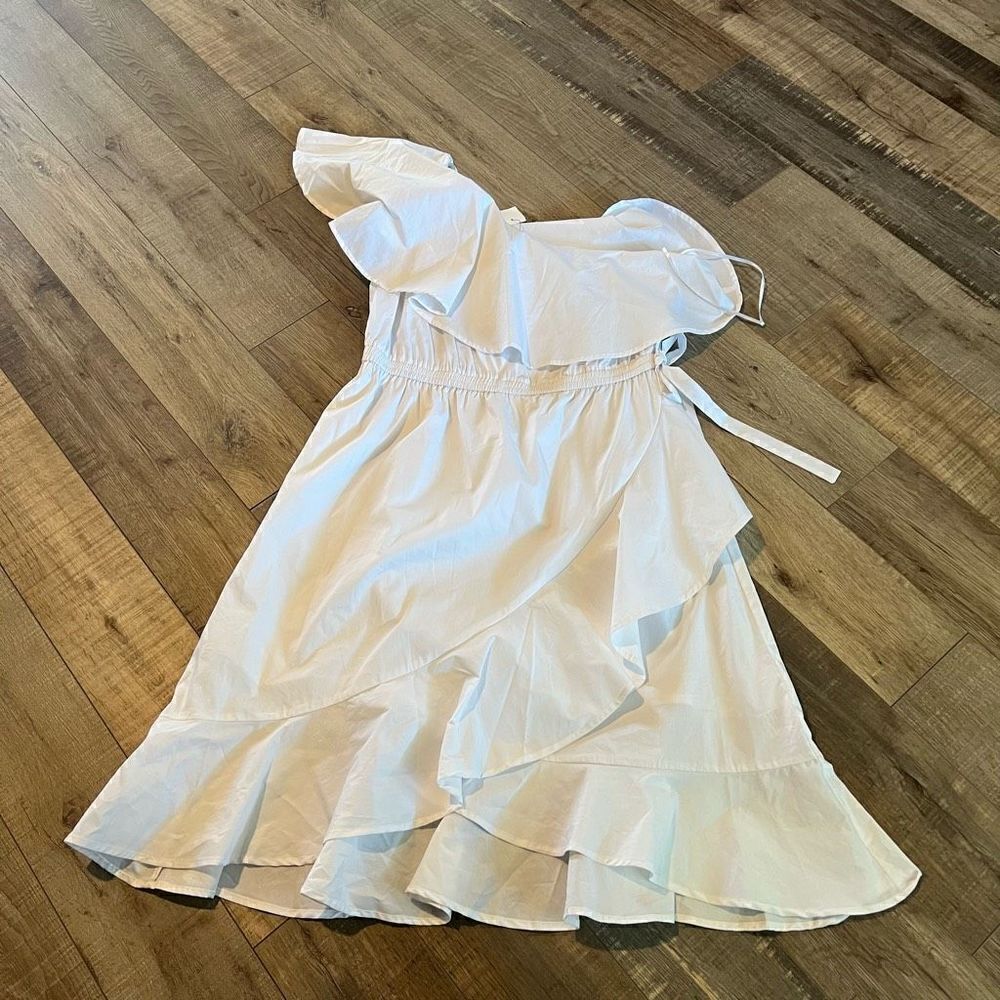 Saks Fifth Avenue Dress, white. Size m
